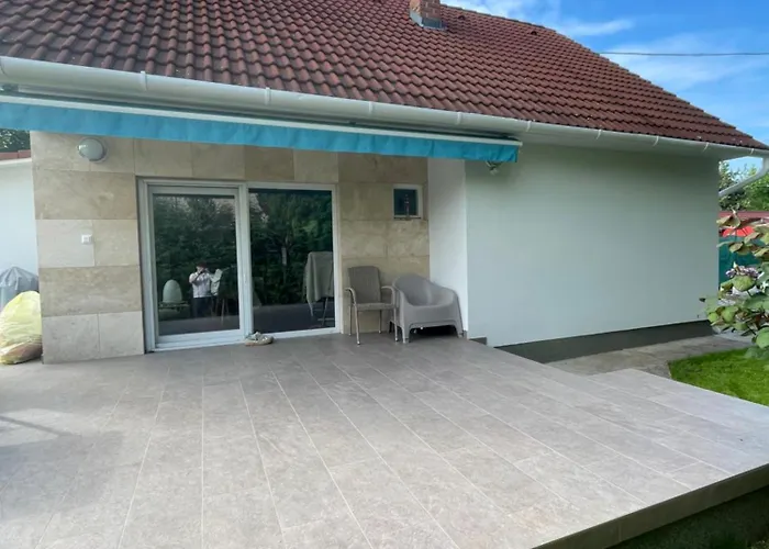 At Balaton 度假居