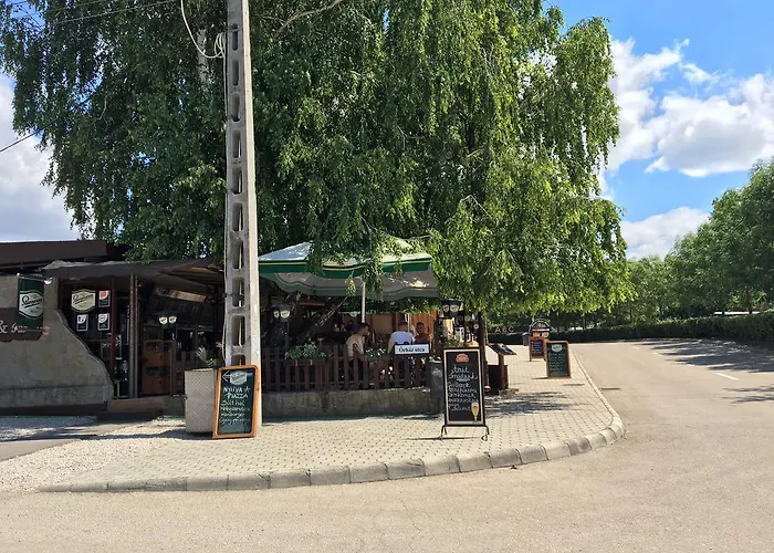 At Balaton 度假居