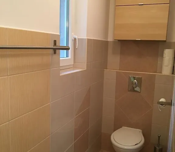 At Balaton 度假居 *